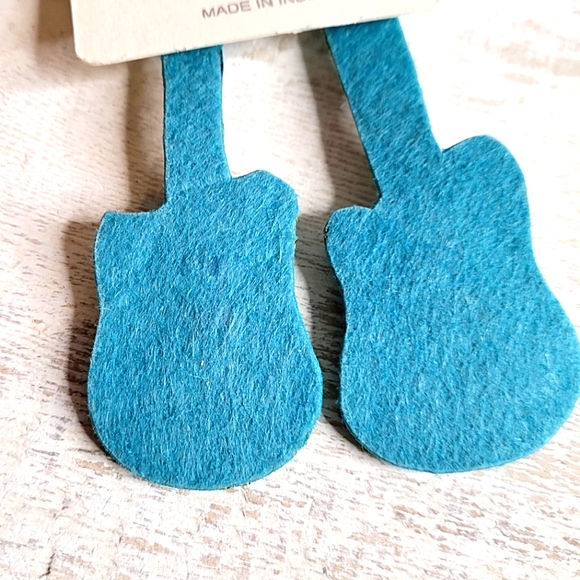 GUITAR TURQUOISE  SEED BEAD EARRINGS - Picture 3 of 3